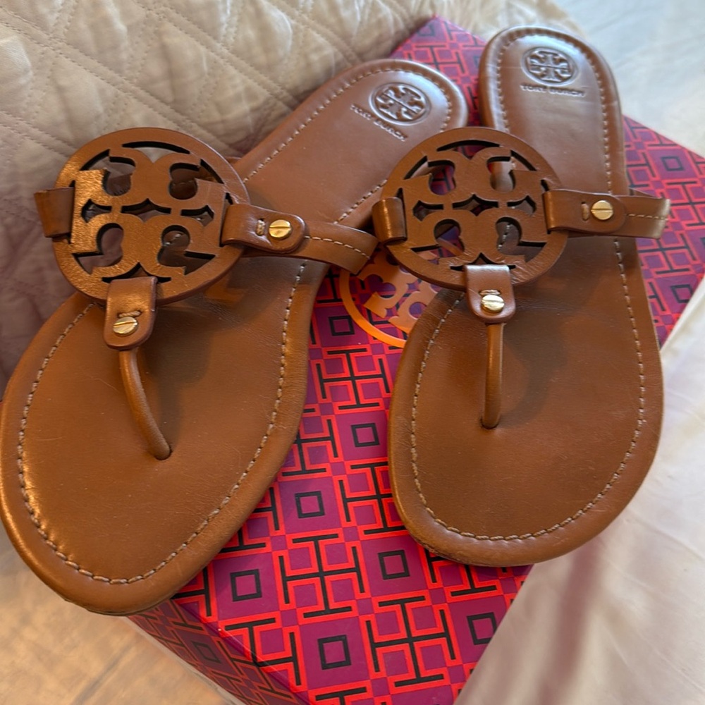 Tori Birch Miller sandals size 10 
Colour is vintage vachetta